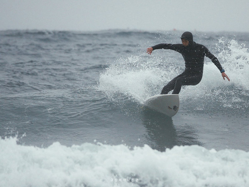 오랜만의 서핑사진.